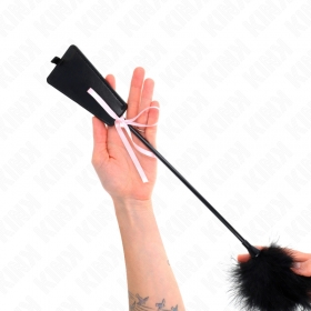 Fusta de plumas con lazo y mango de 49 cm