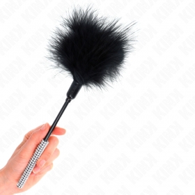 Fusta de plumas con mango de pedrería de 27 cm